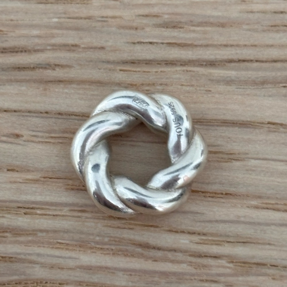 Tous charm